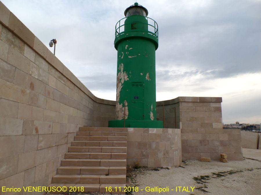 74  - Fanale verde ( Porto di Gallipoli  - ITALIA)  Green  lantern of the Gallipoli  harbour  - ITALY.jpg